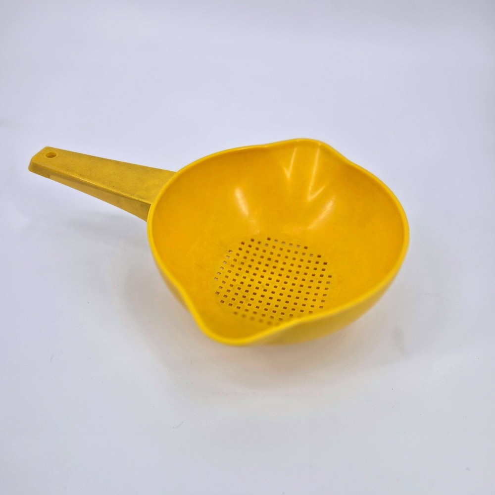 Vintage Tupperware #1200 Yellow 1 Quart Colander Strainer with Handle